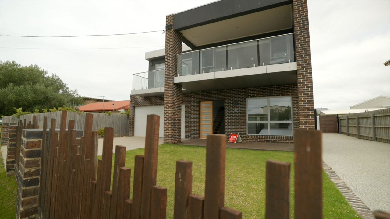 Beach House Hunters 1-8