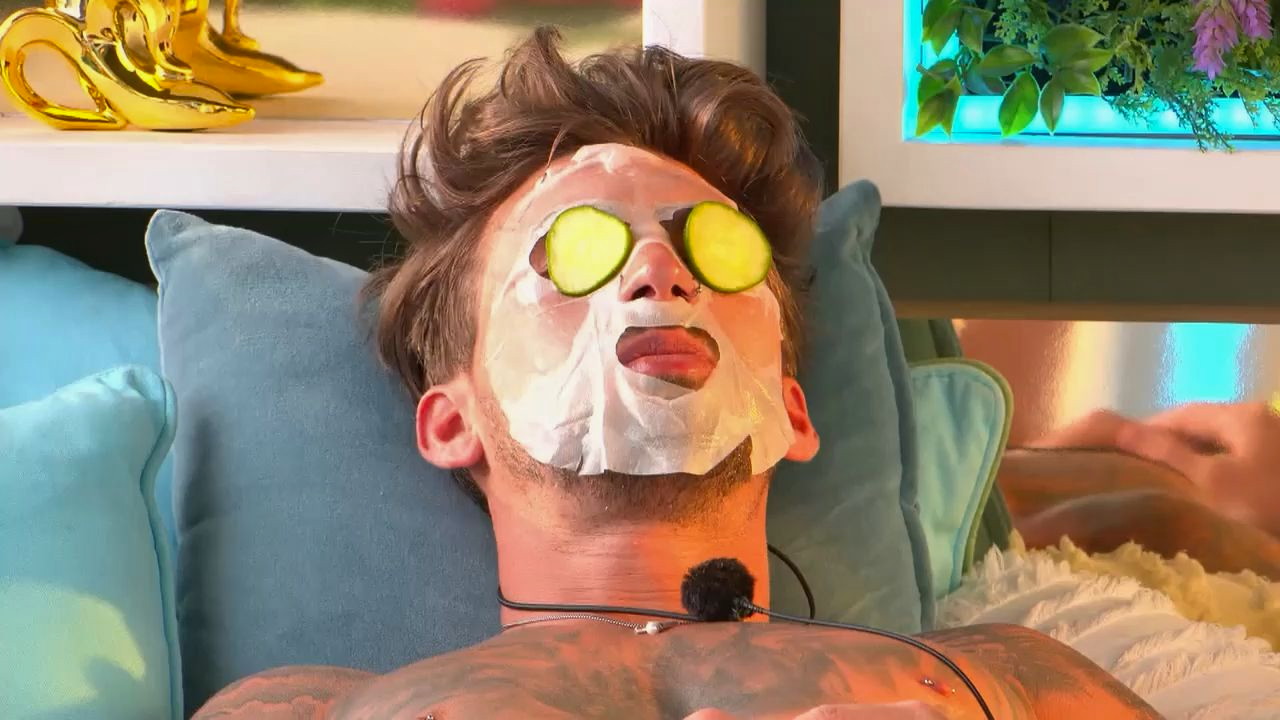 Love Island 1-27
