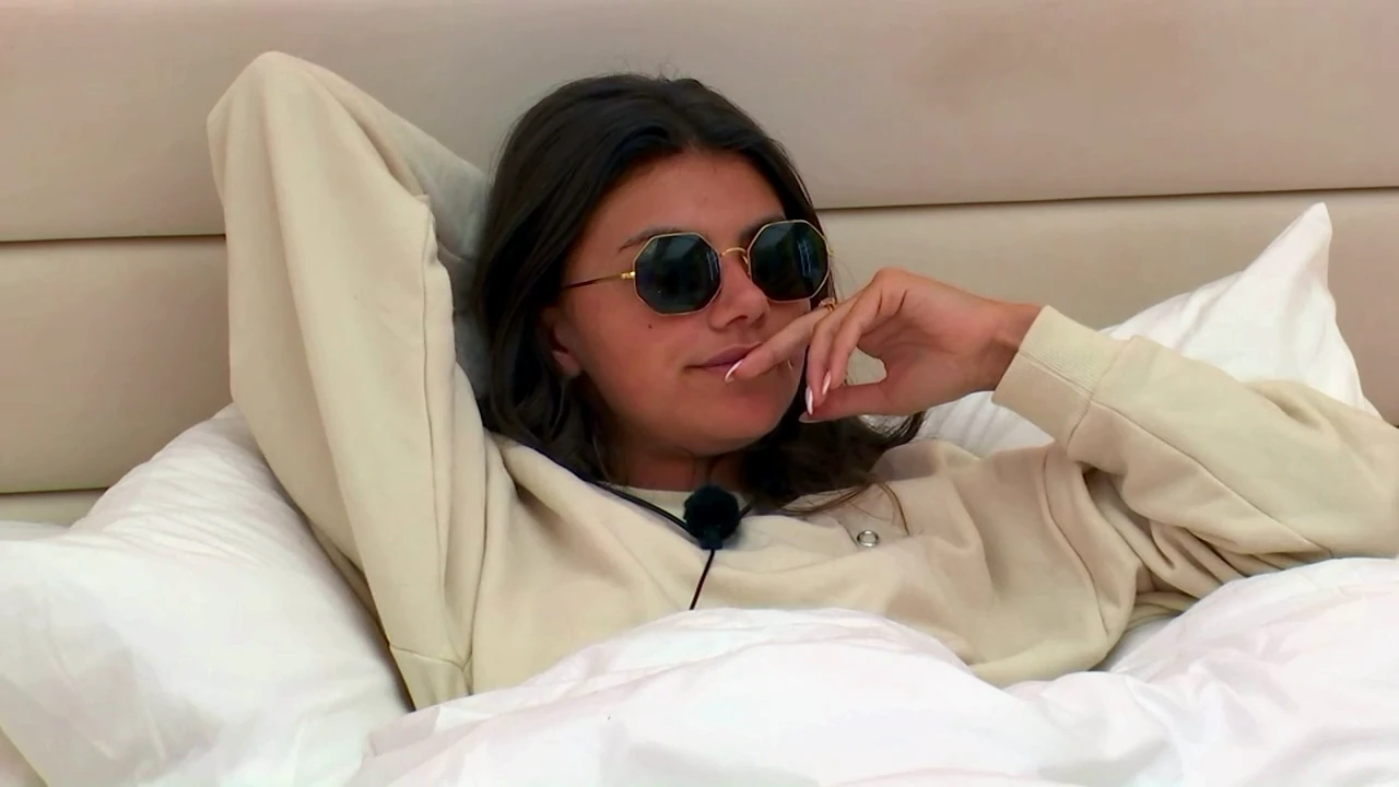 Love Island 2-25