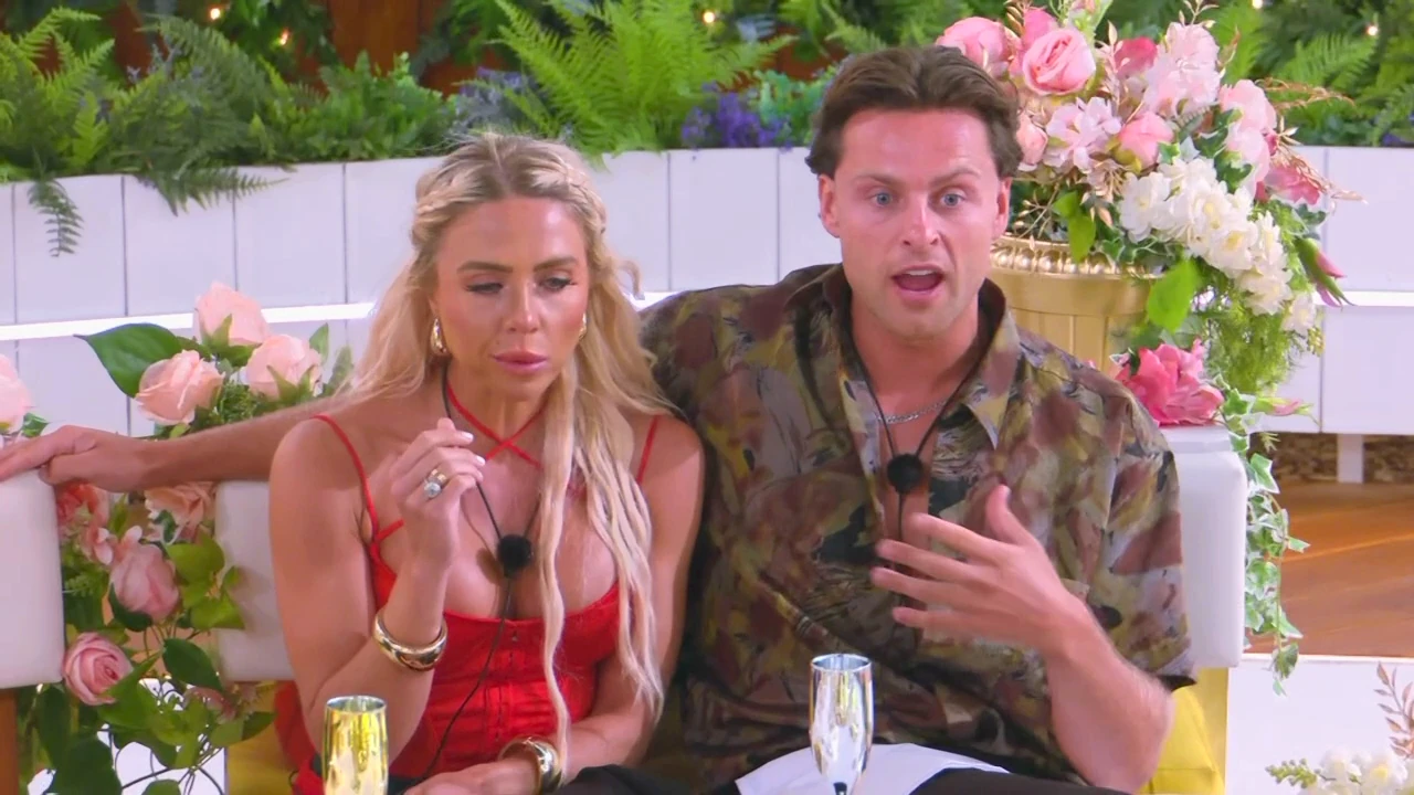 Love Island 2-30