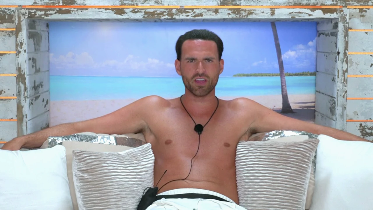 Love Island 2-34