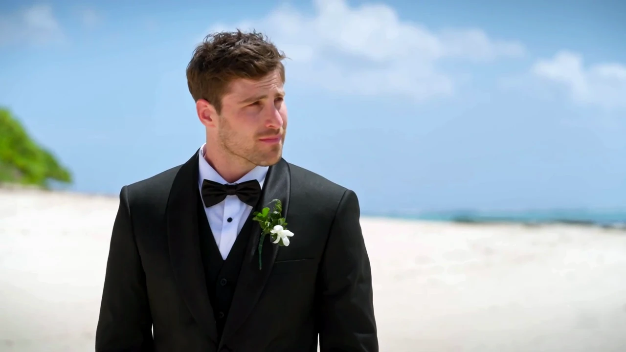 Stranded On Honeymoon Island 1-2