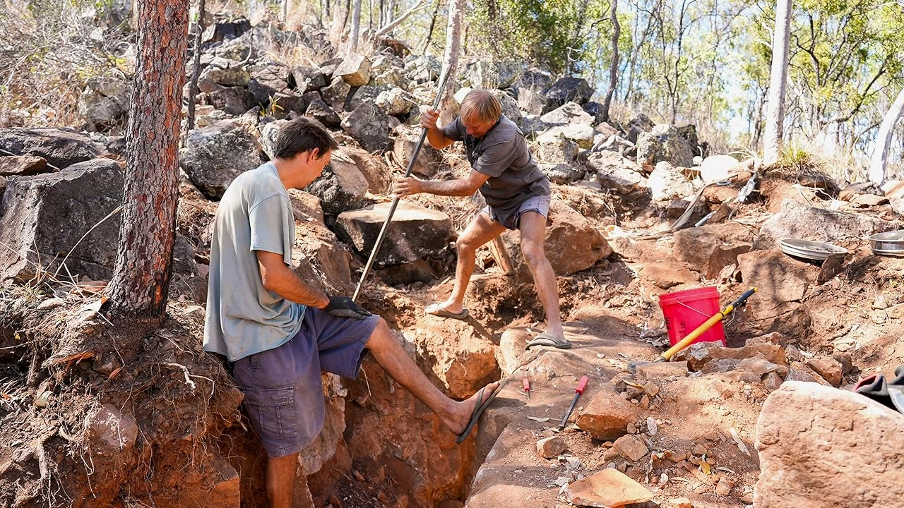 Outback Crystal Hunters 2-8